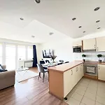 Luxury Apartment With A Beautiful View Of The Danube, Free Spa - Wellness And Car Parking In The Center Of The City