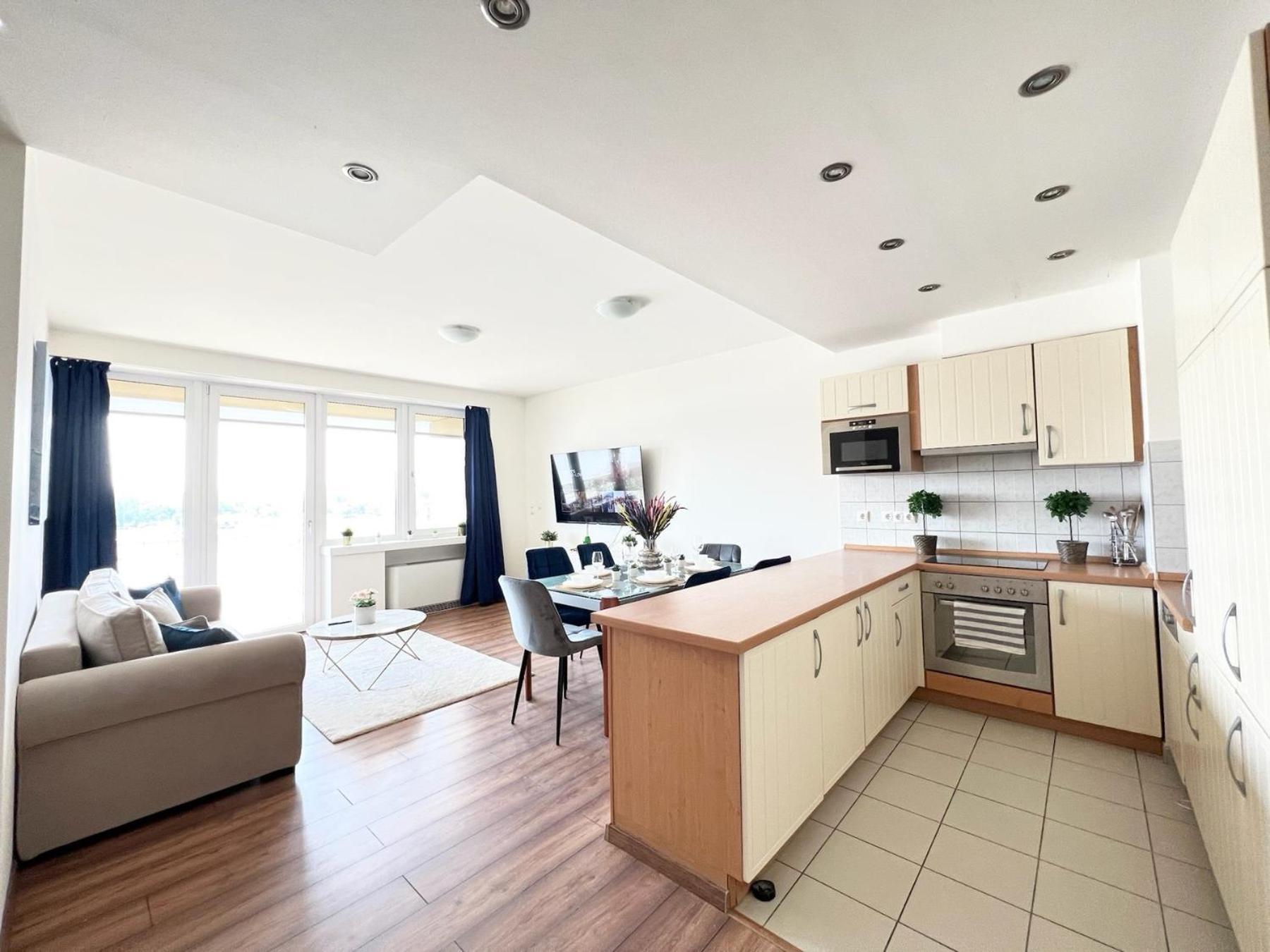 Lejlighed Luxury With A Beautiful View Of The Danube, Free - Wellness And Car Parking In The Center Of The *
