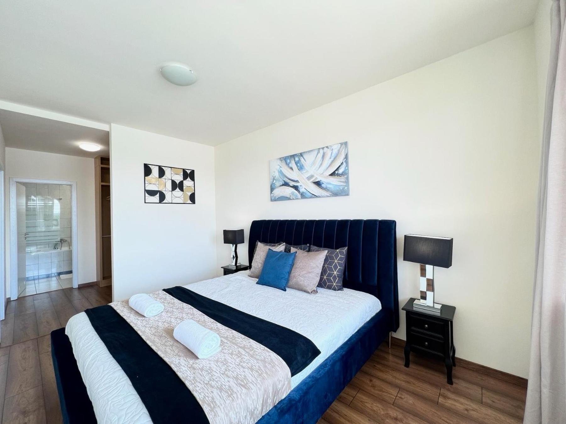 Luxury With A Beautiful View Of The Danube, Free - Wellness And Car Parking In The Center Of The Lejlighed
