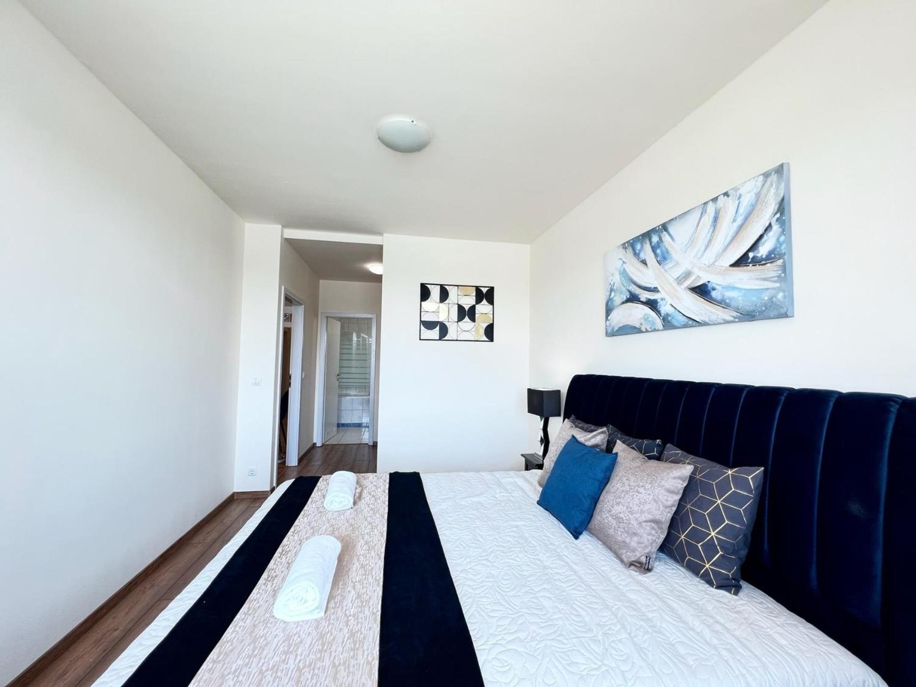 Luxury With A Beautiful View Of The Danube, Free - Wellness And Car Parking In The Center Of The Lejlighed *