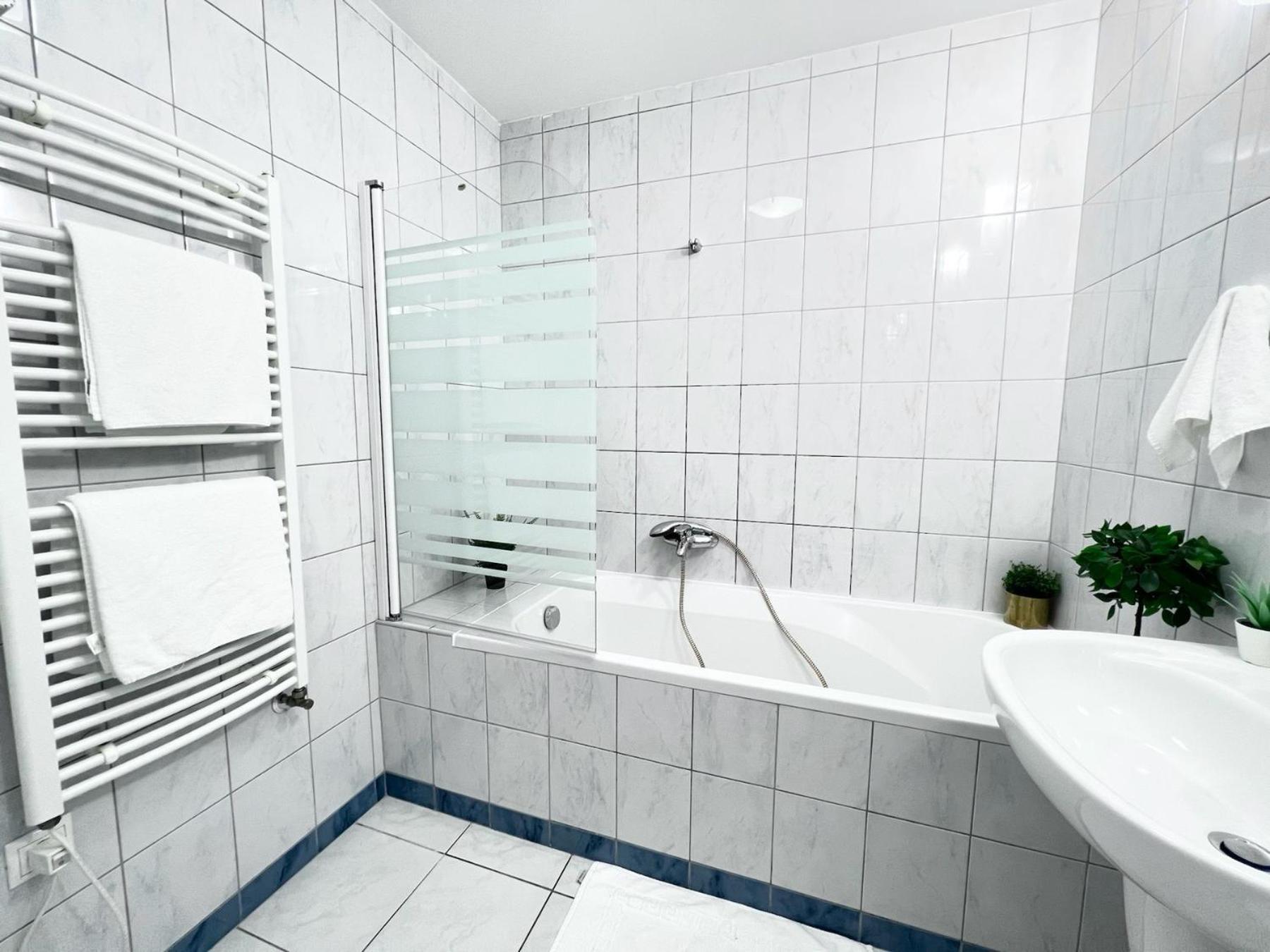 Luxury With A Beautiful View Of The Danube, Free - Wellness And Car Parking In The Center Of The Apartment *