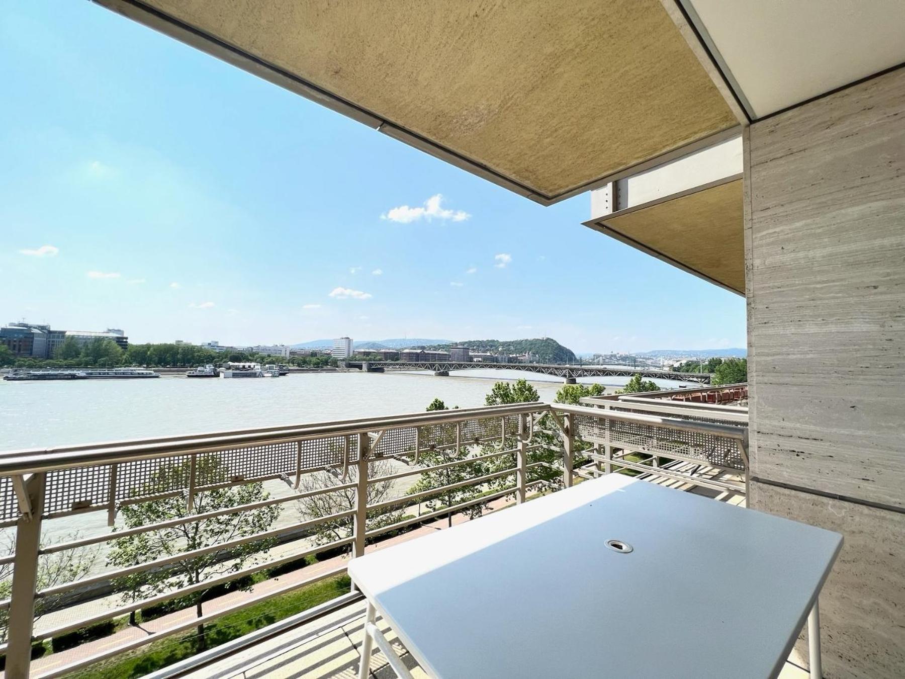Luxury With A Beautiful View Of The Danube, Free - Wellness And Car Parking In The Center Of The Apartamento Budapeste